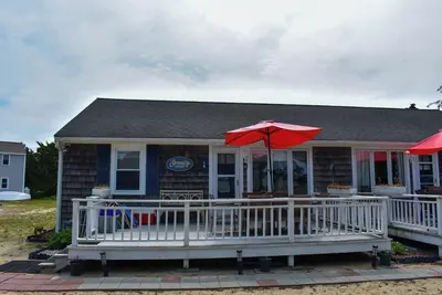 Image de Duplex de trois chambres à moins de 500 pieds de la plage partagée \/ privée