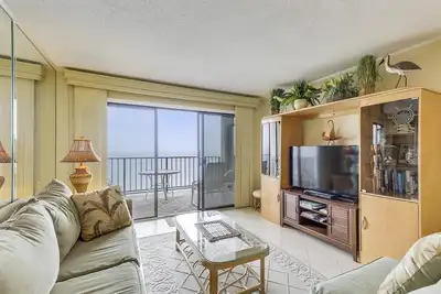 Image de ACTIVITÉS Quotidiennes Gratuites! Linge Inclus *! Wifi Gratuit! Direct Oceanfront 2 chambres, 2 salles de bain avec unité den ouvert.