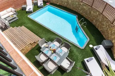 Image de Paradise Beach House avec piscine privée à 100m de la plage