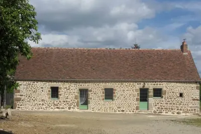 Image de Maison écologique du XVe siècle avec jardin clos et garage, idéale pour une escapade paisible