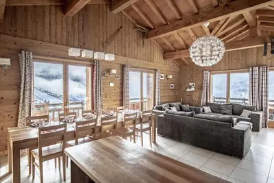 Image de 50m des commerces, 1er étage, remise en forme, sauna, terrasse, balcon, cheminée ou poêle à bois
