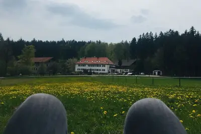 Image de Charmant appartement de 85 m² dans une auberge pittoresque et une ferme dans la forêt bavaroise