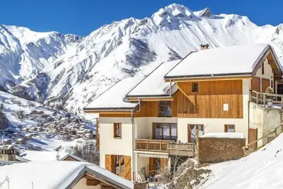 Image de À 300m des pistes de ski, sauna, balcon, parking, télévision, casier à ski, 65m²