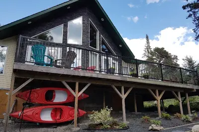 Image de Superbe cabine ~ à côté de la rivière Rushing Kenora ~ comprend des kayaks!