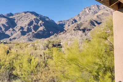 Image de 2ème étage magnifique vue sur la montagne de toutes les fenêtres