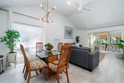 Image de Charmante villa 2br / 2ba avec vue sur le parcours de golf! Â Court trajet Ă la plage!