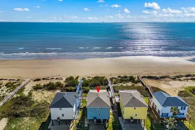 Image de Grande maison en bord de mer. Idéal pour les réunions de famille et les réunions