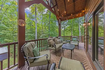 Image de Nouvelle Liste! Privé - Fire Pit - Wet Bar - Salle de jeux - Creek