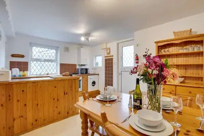 Image de 14a Island Road - Deux Chambres Maison, Couchages 4
