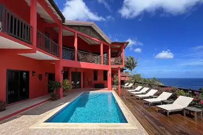 Sensationnel. . . Quelle Vue! ! ! La villa sur la baie surplombant la baie de Marigot