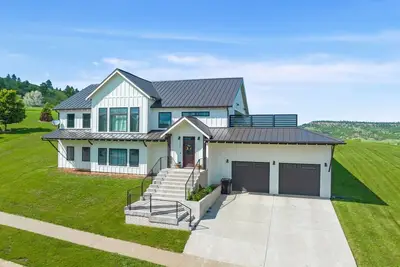 Image de Grande ferme moderne avec terrasse sur le toit!