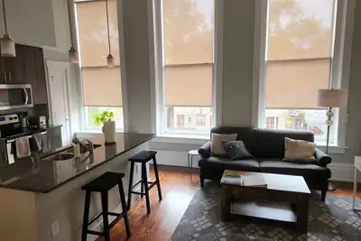 Image de Suite Lit King-Size dans le quartier des Arts - Nouveau bâtiment rénové au centre-ville