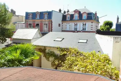 Image de Cabourg dans l'éventail (centre) à 3 minutes à pied de la plage