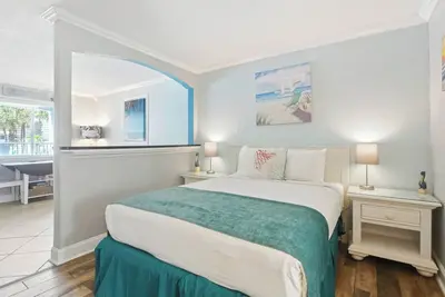 Image de Pelican Pointe Condo / Unité d'hôtel # 114 Efficacité abordable au cœur de Clearwater Beach!