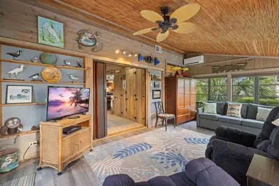 Image de Hilltop Cottage à Cedar Key, en Floride, est un trésor naturel sur la côte.