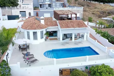 Image de Villa de luxe avec des vues spectaculaires