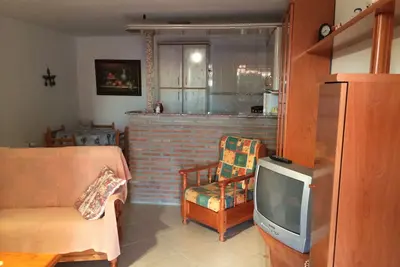 Image de Appartement de 3 pièces avec balcon et vue mer.