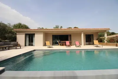Image de villa avec piscine chauffée à 10mns de porto vecchio au calme