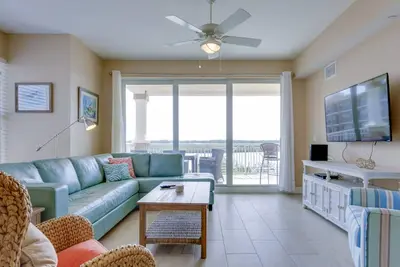 Image de Nouveau Condo Waterfront Corner 3/2
