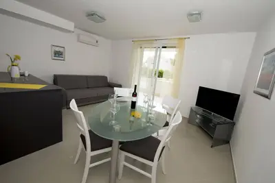 Image de Appartement de deux chambres avec la terrasse Promajna, Makarska (A-17160-b)