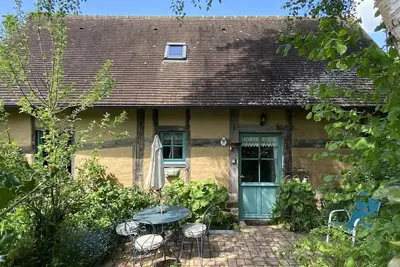 Image de Maison de charme avec jardin luxuriant, près de la Suisse Normande, idéale pour déconnexion totale