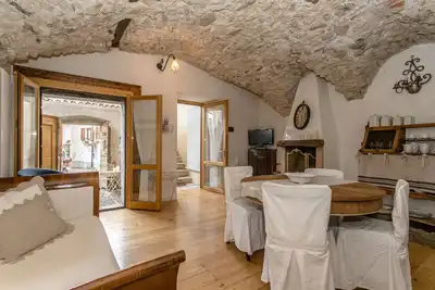 Image de Maison individuelle, Ă quelques pas de charme, romantique et calme de Salo '