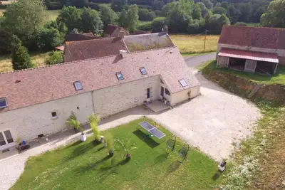 Image de Maison restaurée avec étang, cheminée, grand jardin, proche forêt, idéale pour familles!