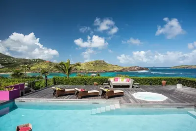 Image de Longue piscine chauffée, jacuzzi, belvédère, salle de fitness et équipement, Wifi gratuit, barbecue à gaz