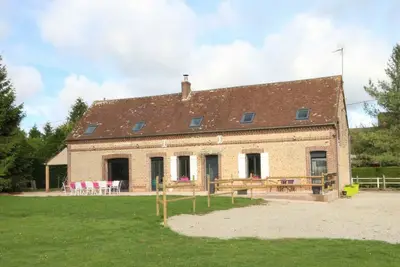 Image de Maison familiale avec sauna, jeux et jardin clos dans le Perche.