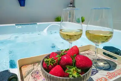 Penthouse avec terrasse spa tropicale au-dessus du théâtre romain