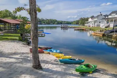 Image de Paradis sur le lac Martin! Brand New belle maison de bord de l'eau et bateau maison.