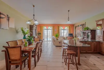 Image de Villa piscine privée avec vue mer et vallée
