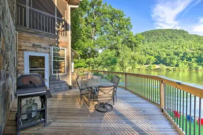 Image de Tenn River Cabin w \/ Hot Tub - 10 Mi to Chattanooga!