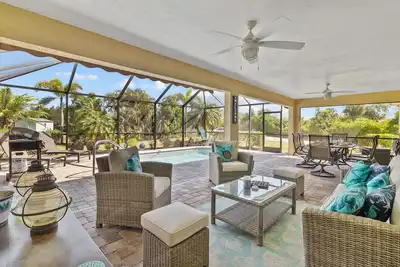 Image de Superbe maison de piscine moderne près des plages d'Englewood