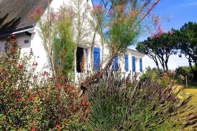 Image de Villa avec jardin Ă 250 m de la mer et de la cĂ´te sauvage au calme