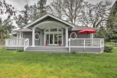 Image de Nouveau! Cottage contemporain Tacoma avec terrasse et étang!