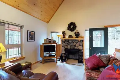 Image de Cabane dans le Woods Mountain Retreat