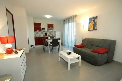 Image de Appartement abordable à 1km du Centre-ville + Piscine extérieure!