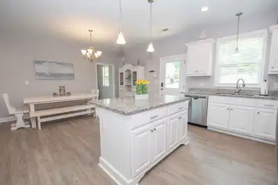 Image de Holiday Cove tout nouveau Waterfront Lakehouse. Idéal pour les week-ends de football d'Auburn!
