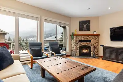 Image de Vues panoramiques sur le lac et la montagne par Harmony Whistler