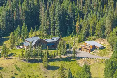 Image de Vues majestueuses sur 35 acres - une courte promenade de la ville