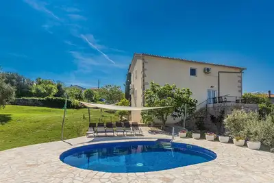 Image de Maison de vacances Jele avec piscine
