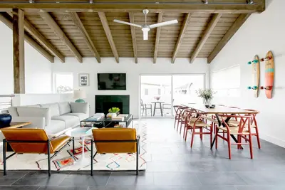 Image de Paradis moderne | 18 personnes | Pas de la plage | Récemment rénové! ❤ par AvantStay