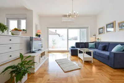 Spacious Chic Residence