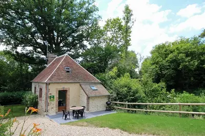 Image de Gîte de Charme Ancien Moulin avec Étang, Terrasse, et Activités au Cœur de Longny au Perche