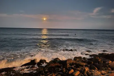 Image de Narragansett Pier- 4 Blks à Sea Wall! Maintenant climatisé avec nouvelle salle de bain!