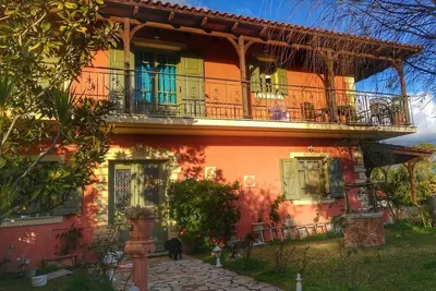 Villas Kefalonia: charmante maison grecque de 3 chambres dans un beau jardin.
