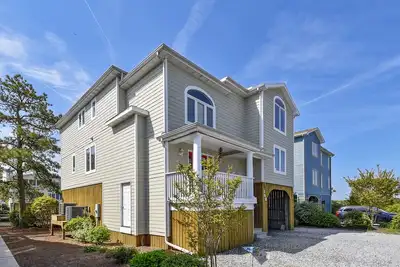 Image de Nouveau Rental S. Bethany Canal Front avec une vue infinie sur l'eau