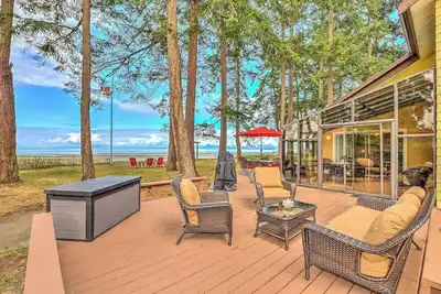 Image de Spectaculaire 4 chambres front de mer Walk Out Maison de vacances