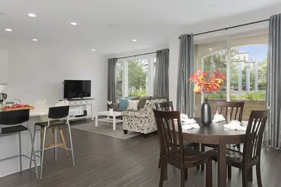 Image de Superbe maison avec belle vue | Spectrum Center # 7137
